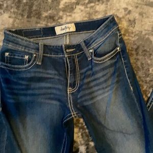 Buckle Daytrip jean capris size 27